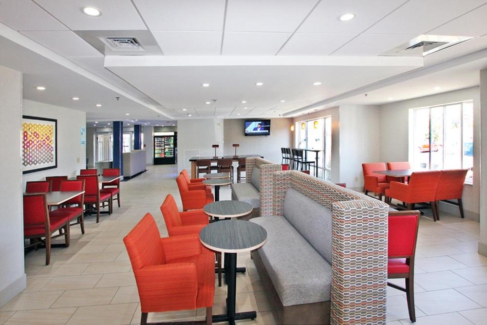 Holiday Inn Express Branford-New Haven